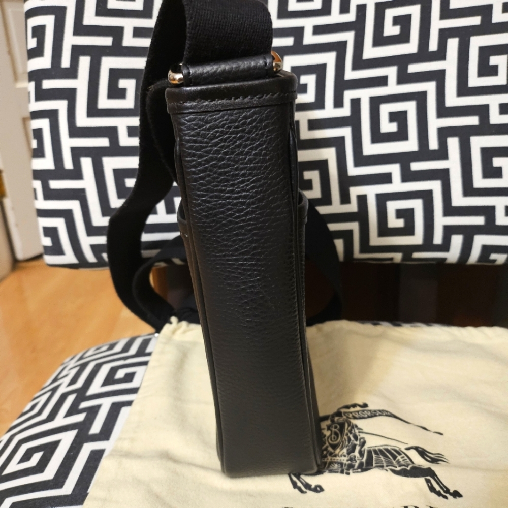(Sold)Authentic Burberry crossbody bag UNISEX - Picture 9 of 13